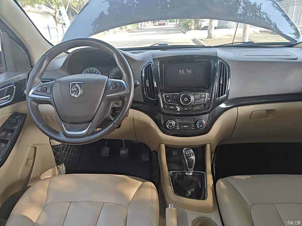 Wuling 730, 2015 11