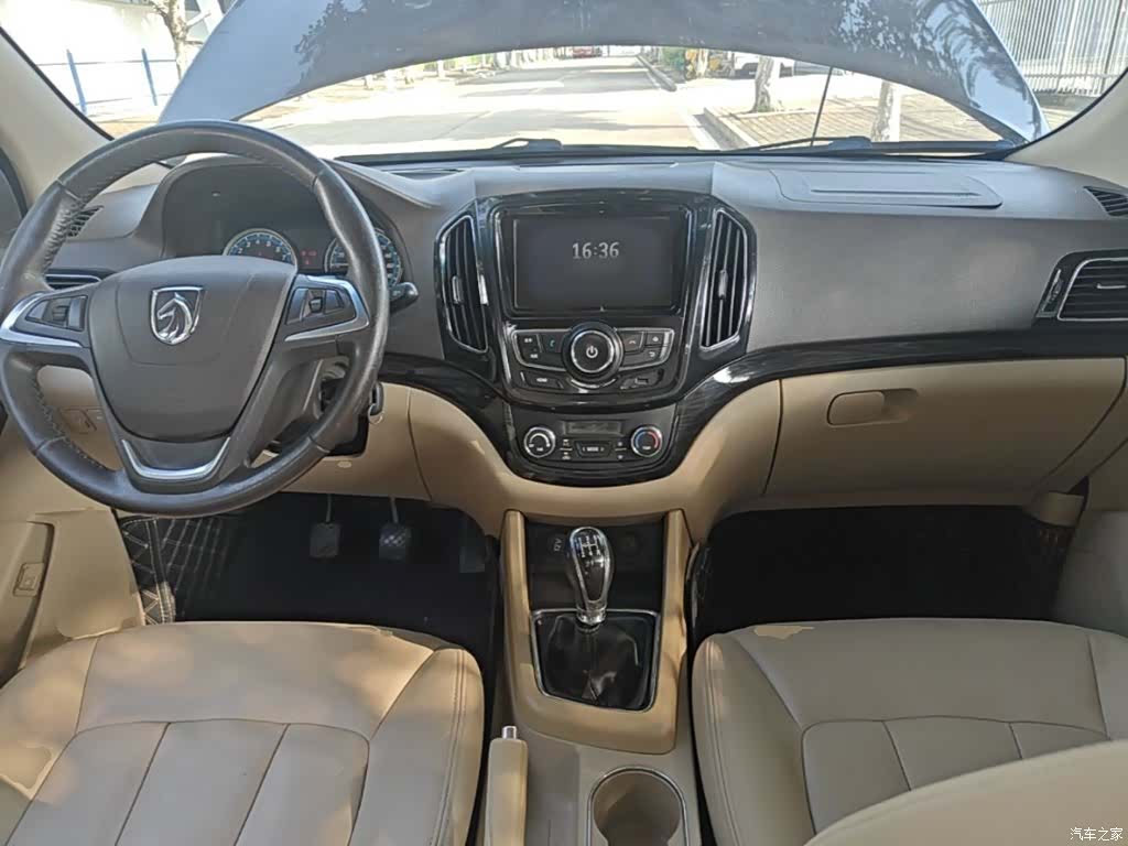 Wuling 730, 2015 10