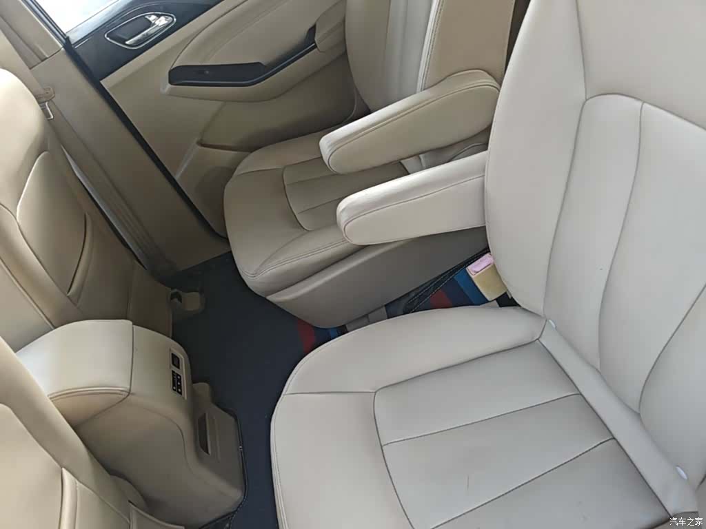 Wuling 730, 2015 17