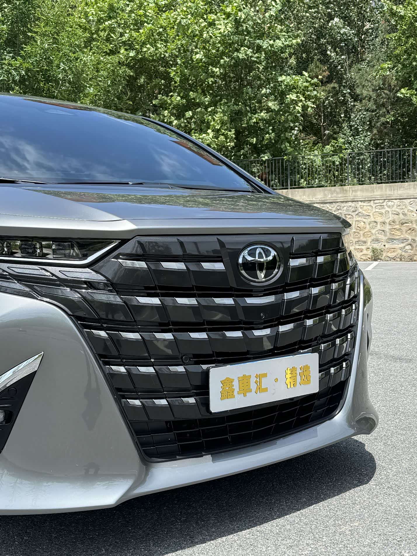 Toyota Alphard, 2024 4