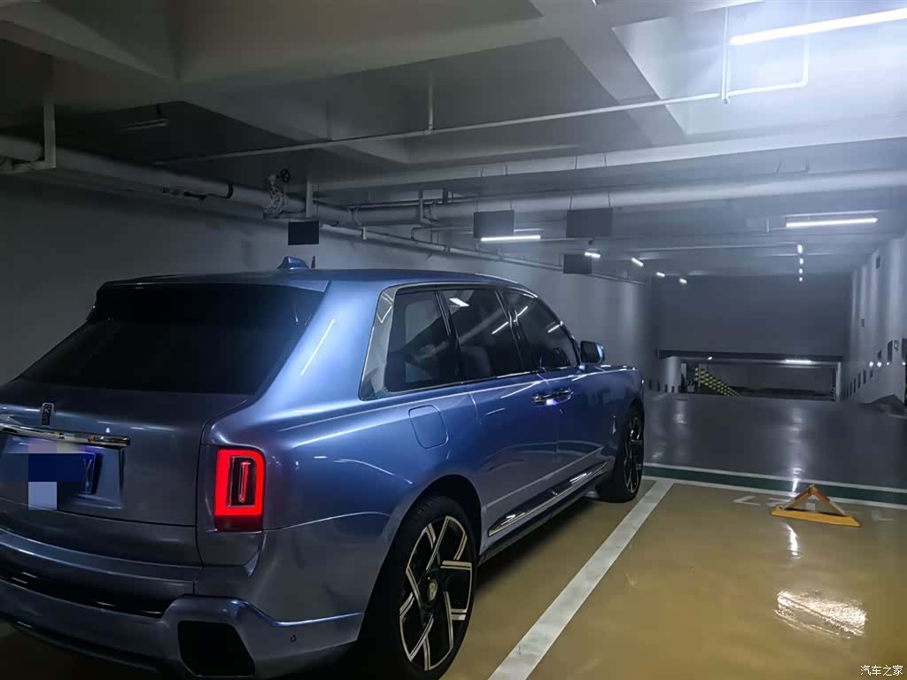 Rolls-Royce Cullinan, 2022 4