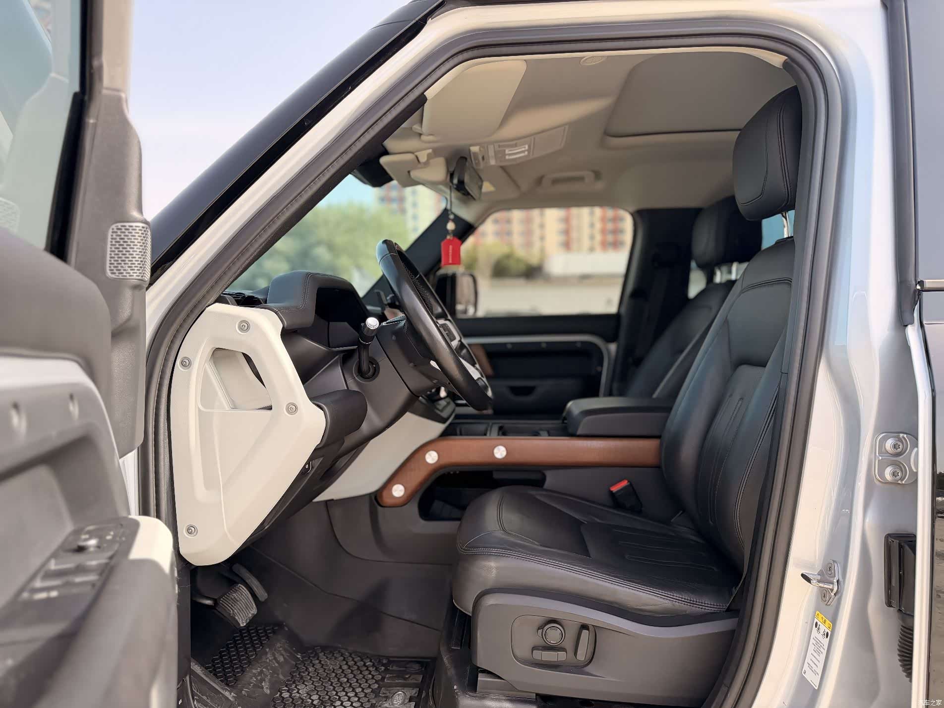 Land Rover Defender, 2021 9