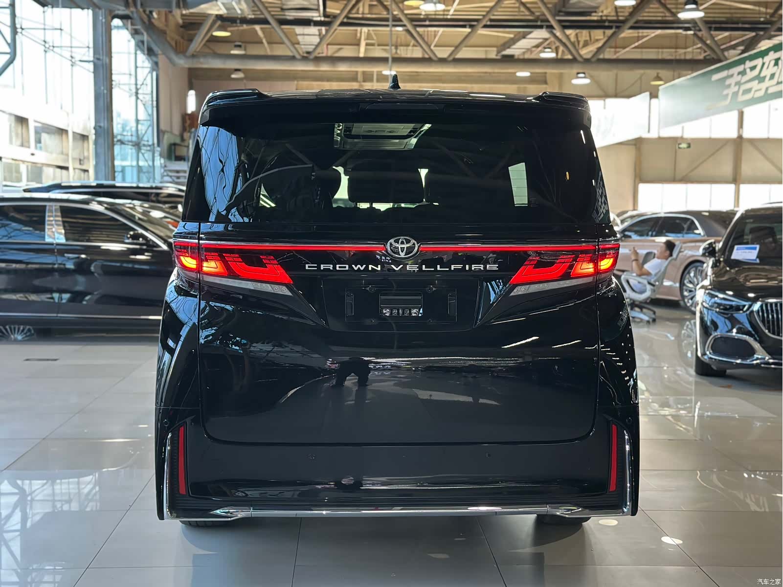 Toyota Vellfire, 2024 все фото