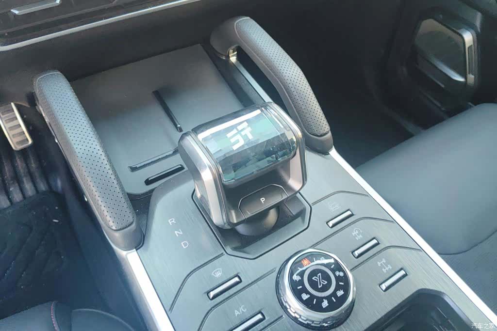 Jetour Traveller, 2025 16