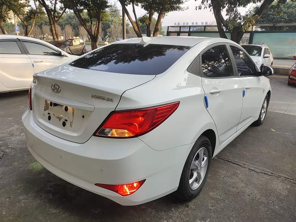 Hyundai Rena