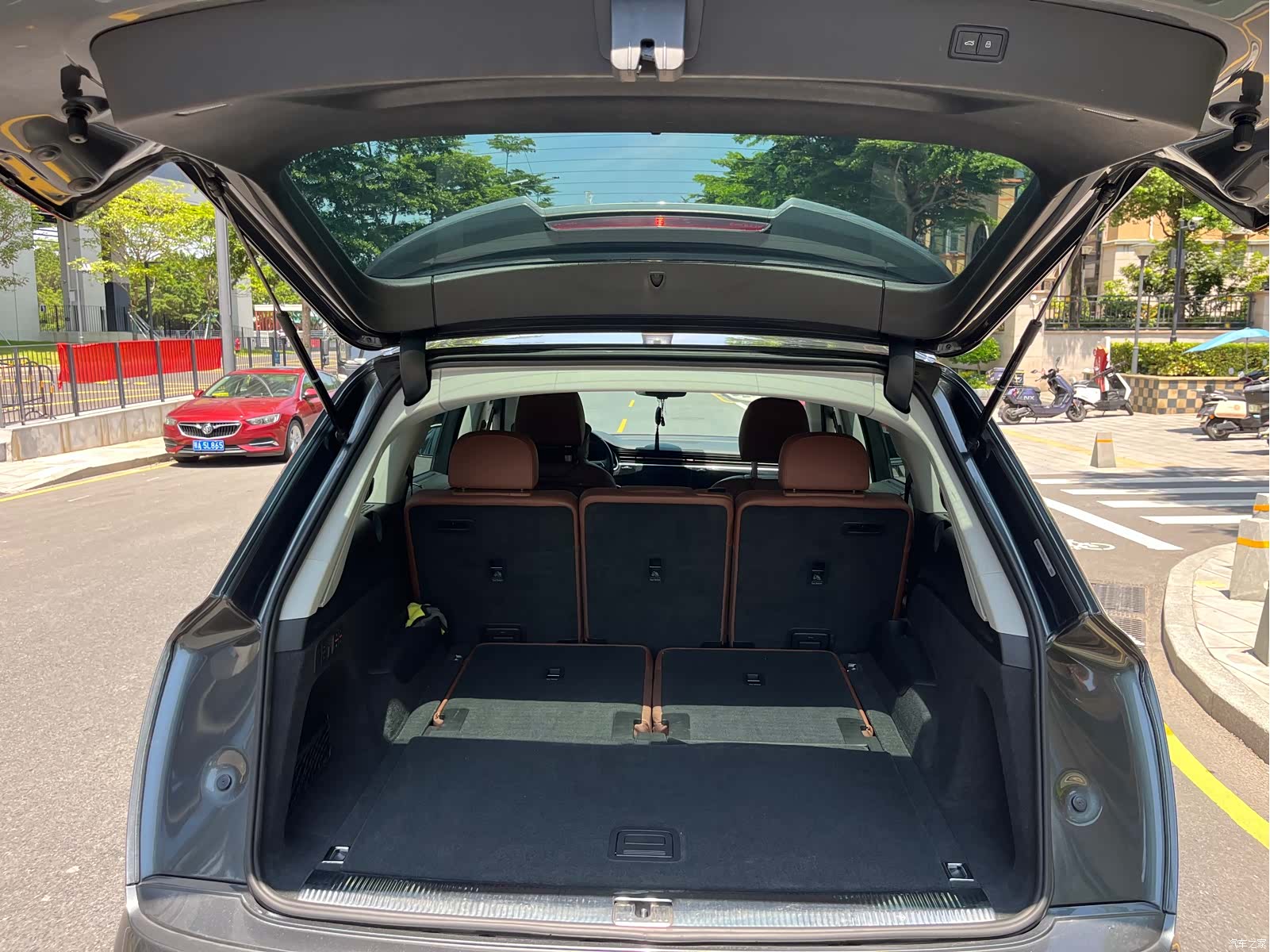 Audi Q7, 2022 11