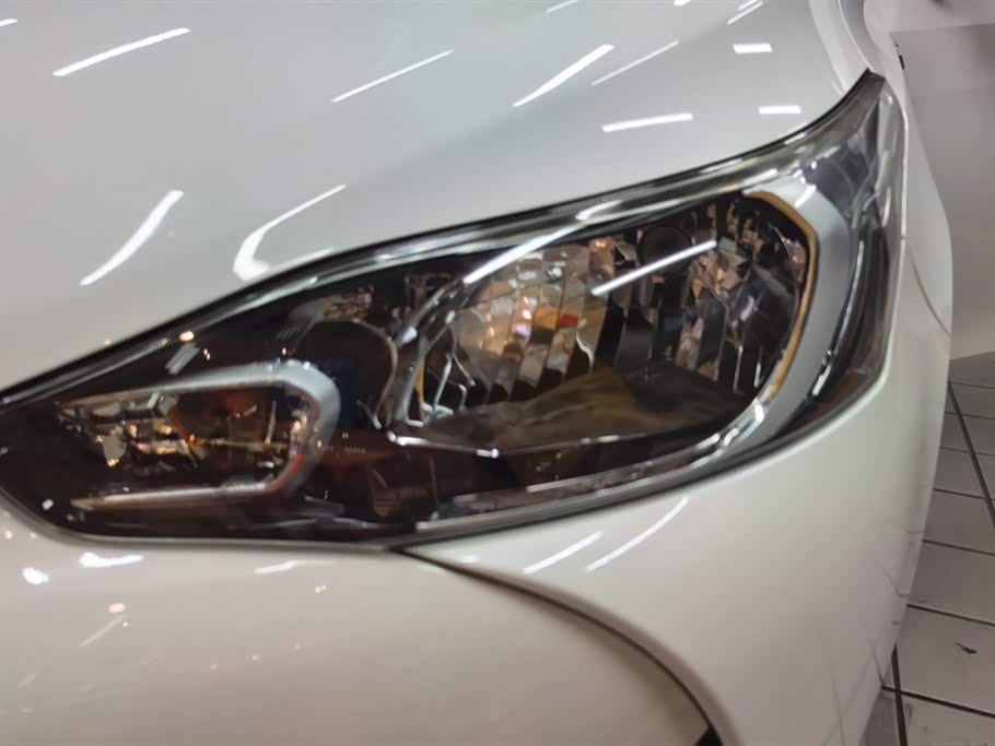 Toyota YARiS L to enjoy