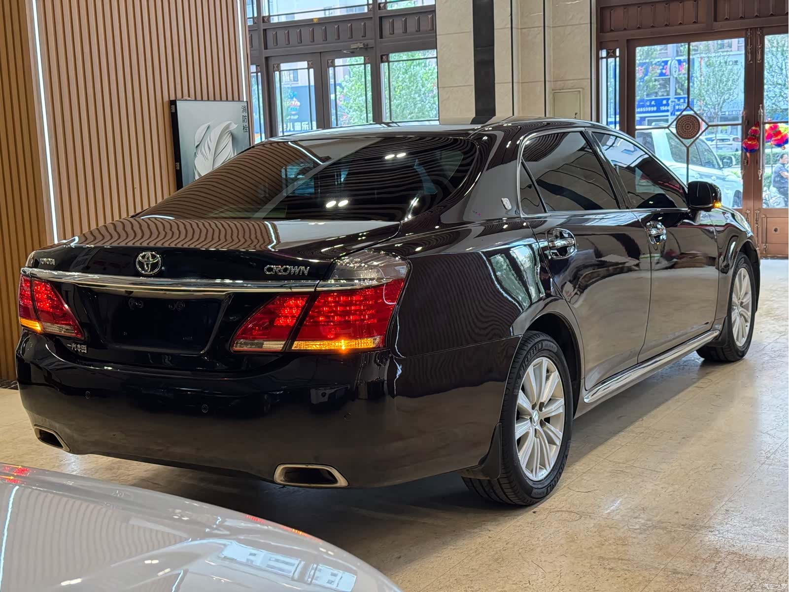 Toyota Crown, 2014 4