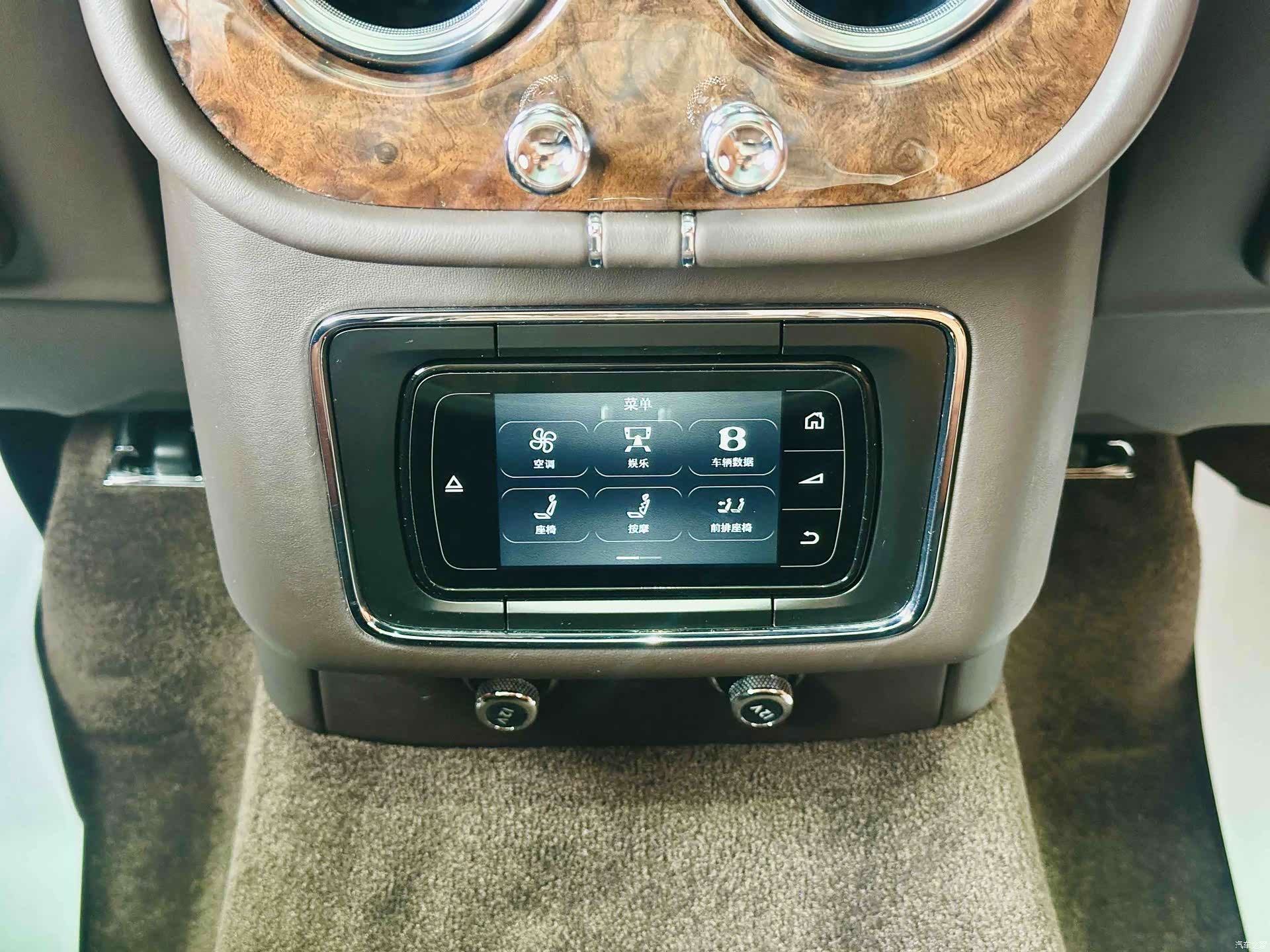 Bentley Bentayga, 2018 13