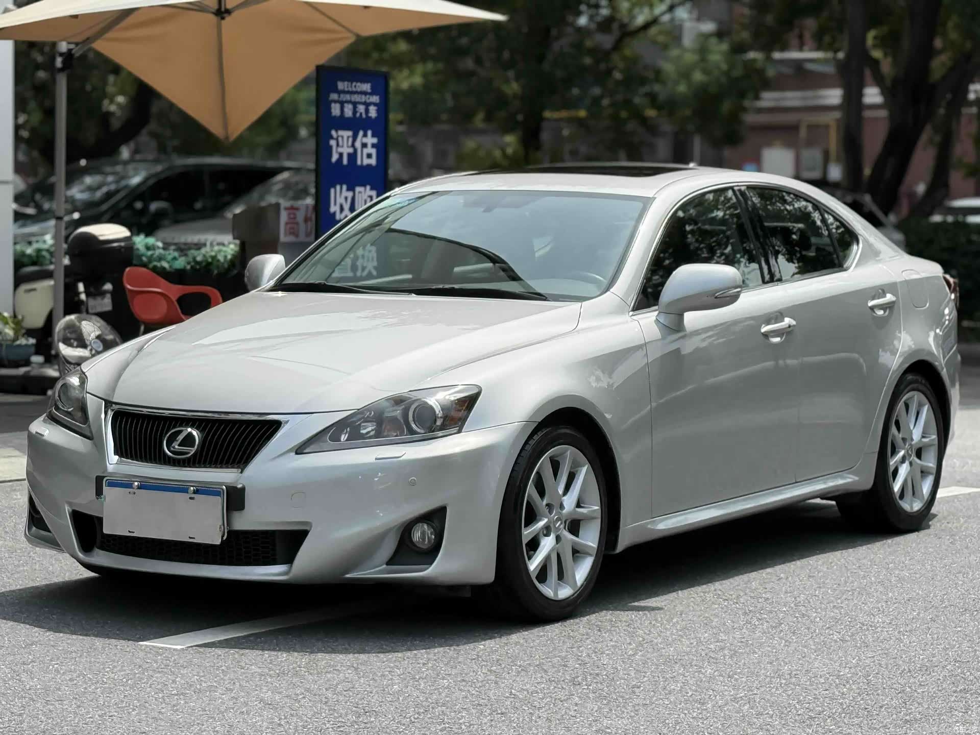 Lexus IS