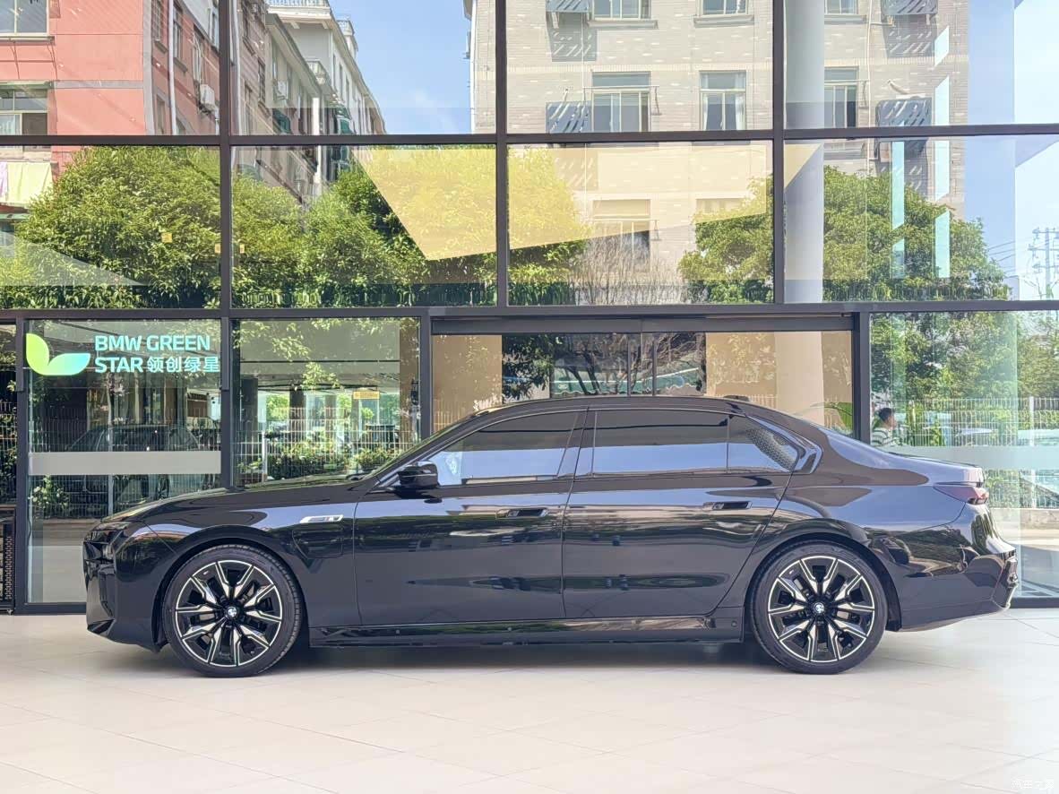 BMW i7, 2025 3