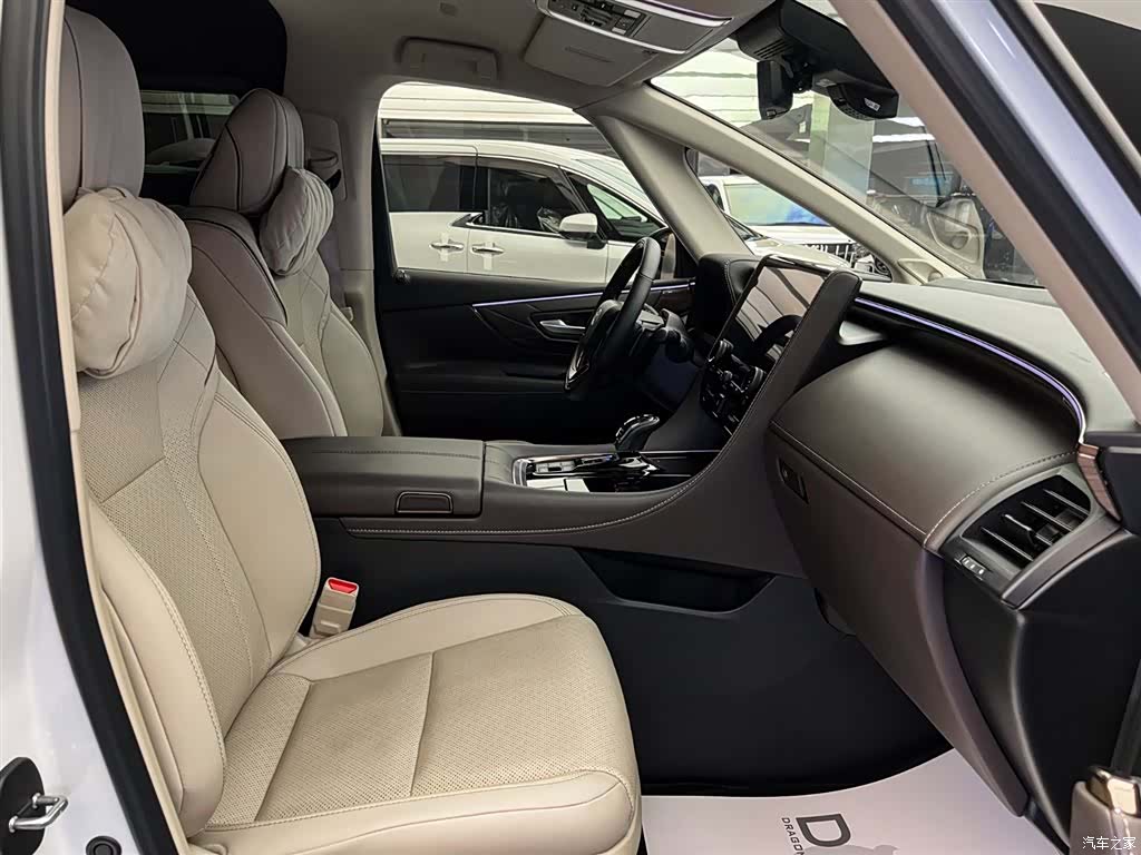 Toyota Alphard, 2025 17