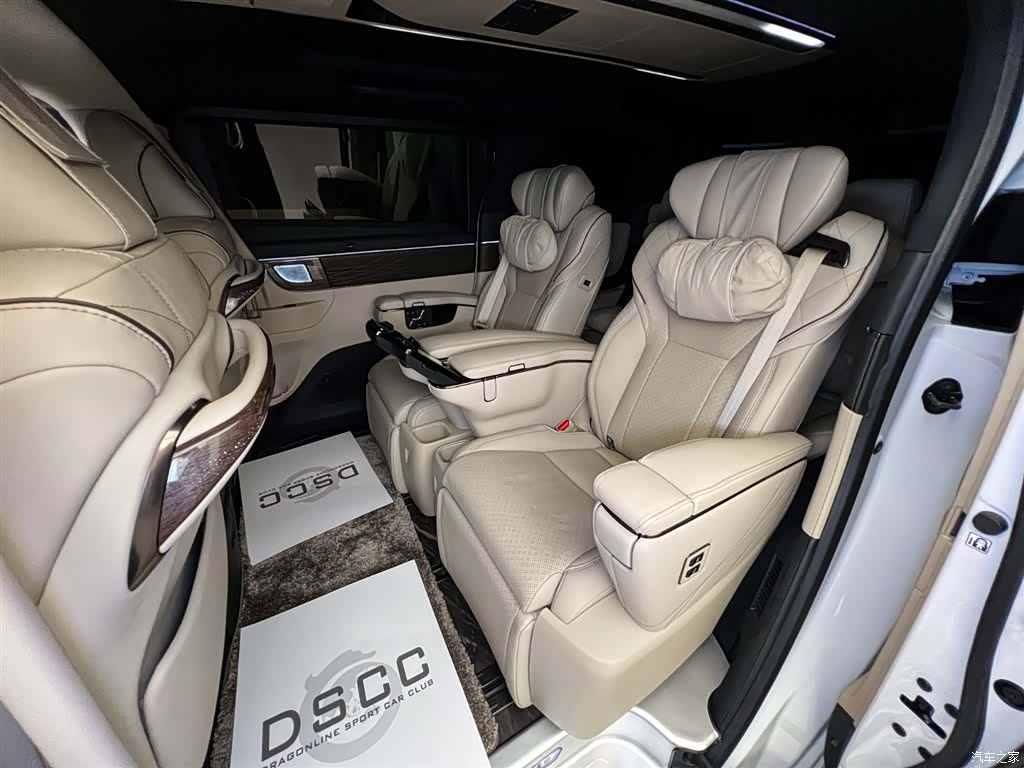 Toyota Alphard, 2025 10
