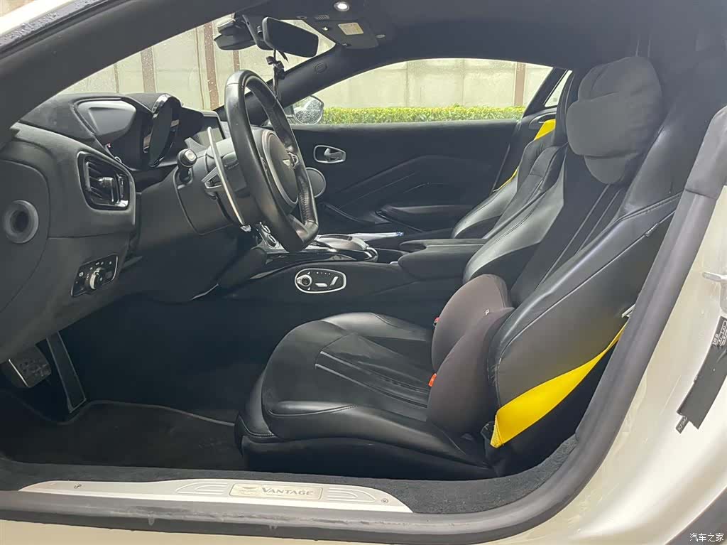 Aston Martin Vantage, 2019 9