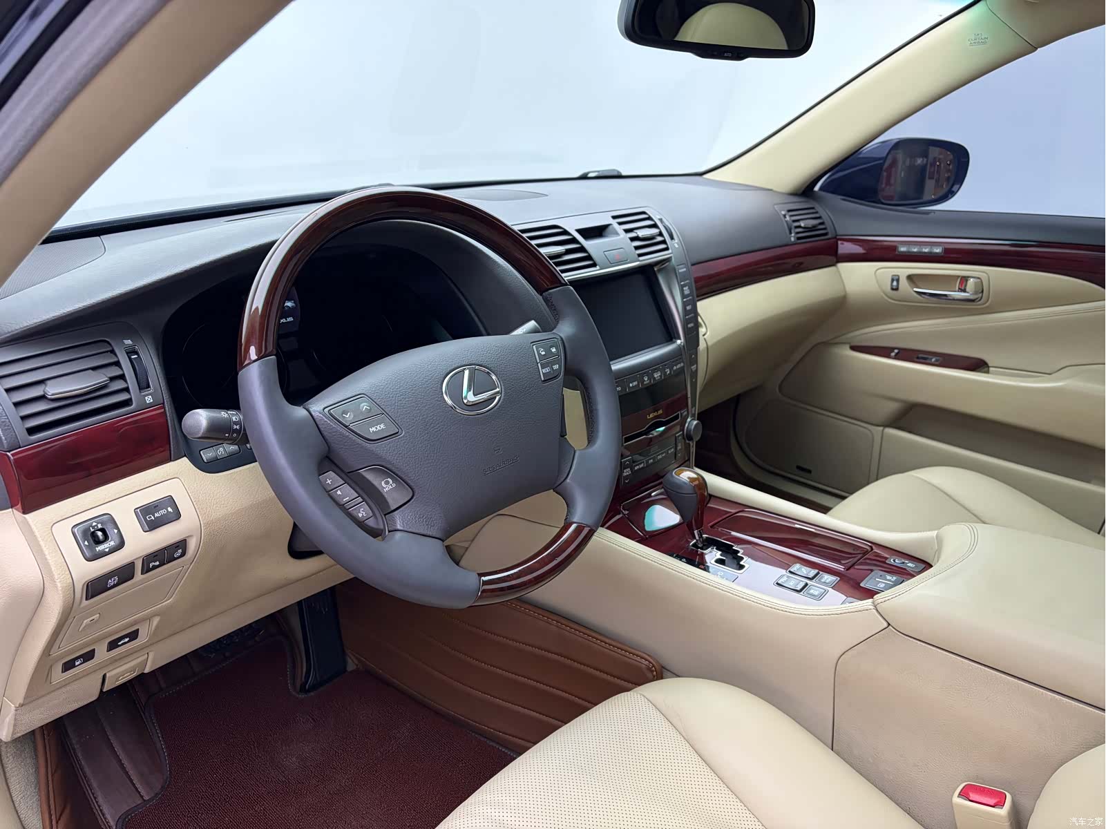 Lexus LS, 2009 8