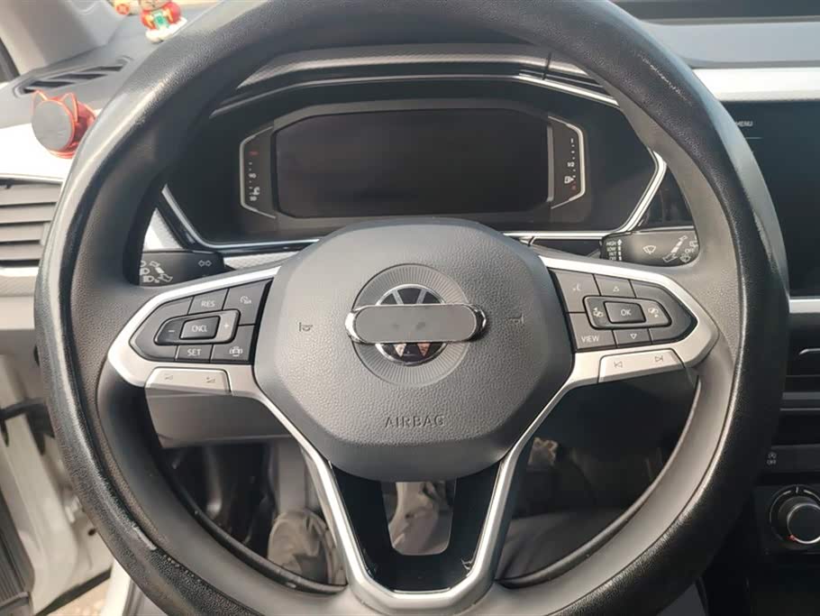 Volkswagen Exploring the shadow