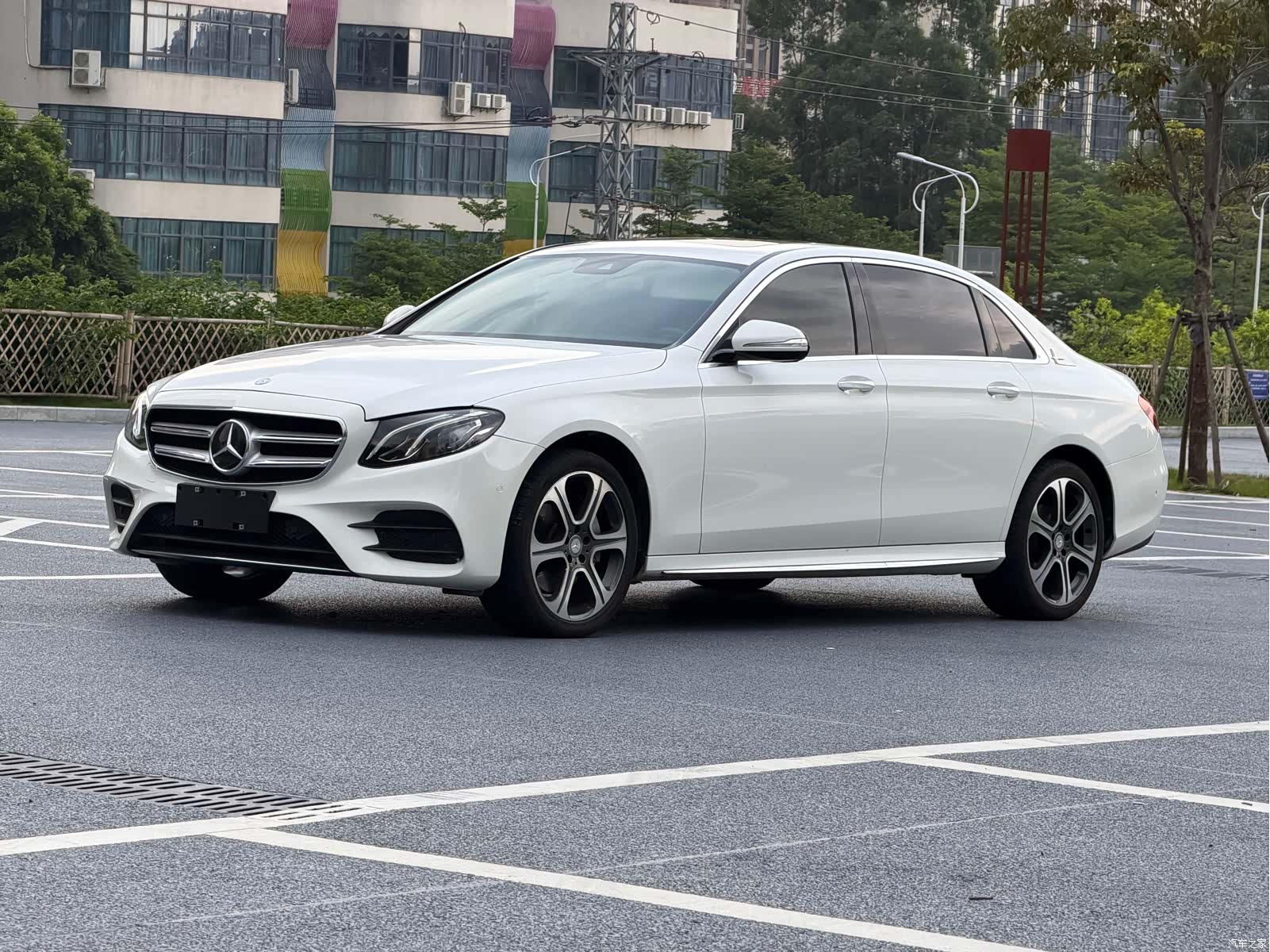 Mercedes-Benz E-Class, 2016 1