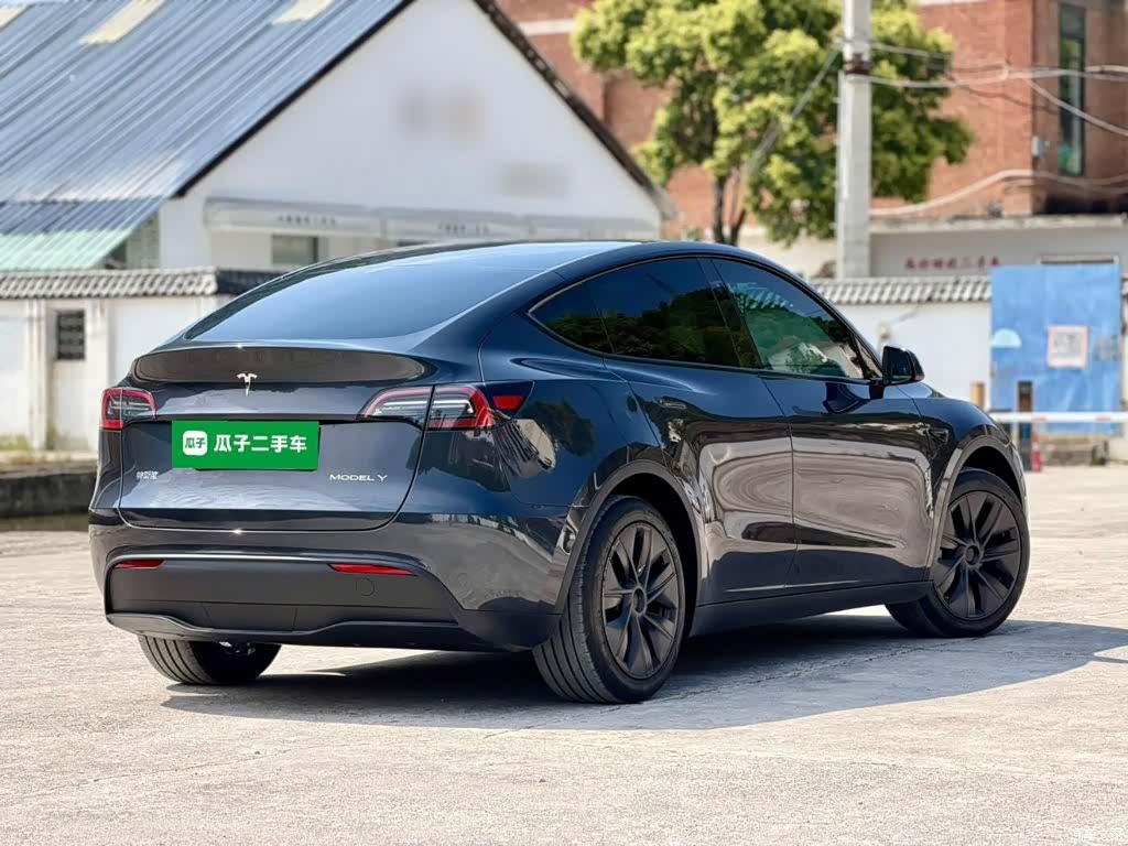 Tesla Model Y, 2024 7