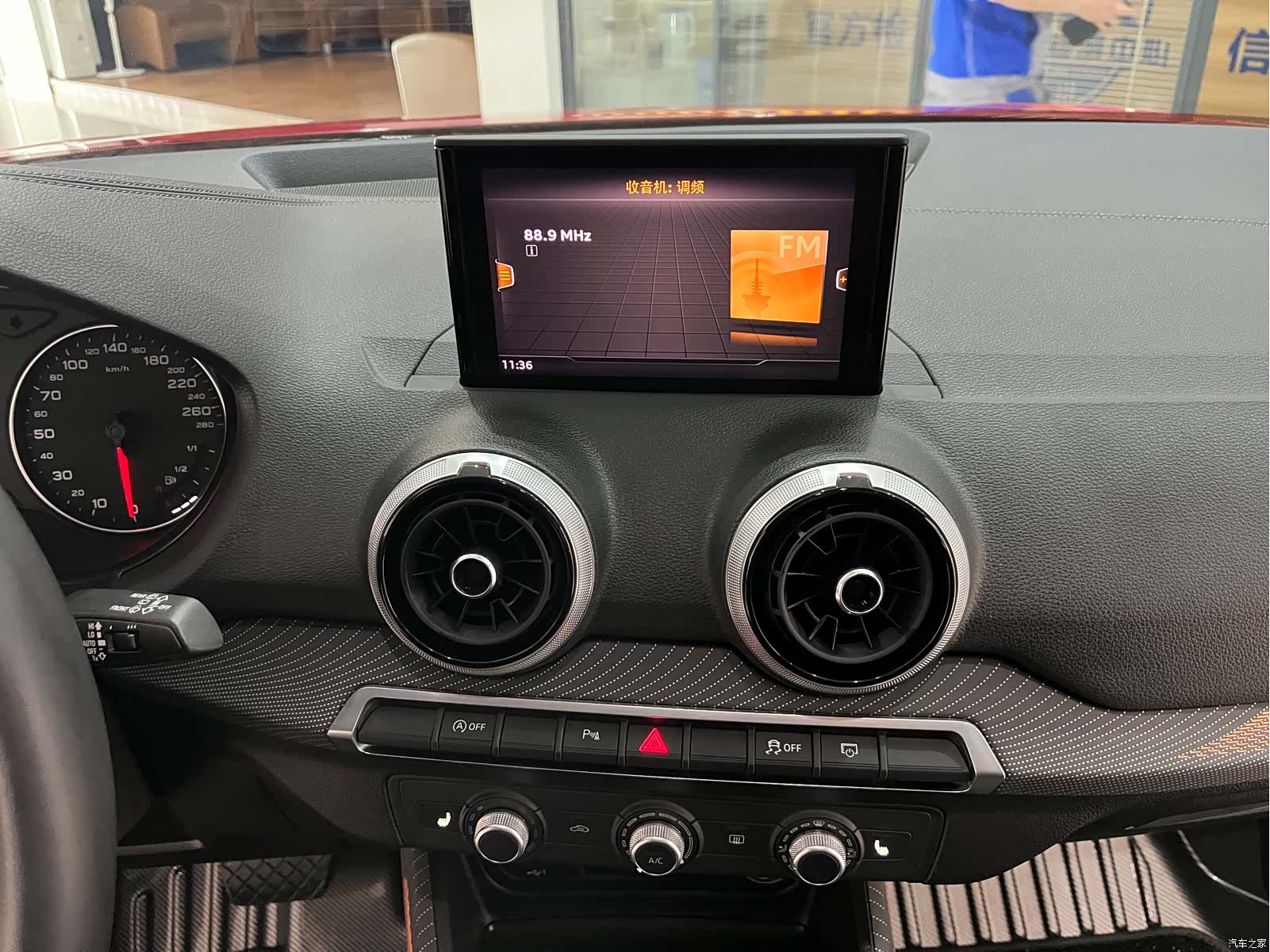 Audi Q2L, 2022 14