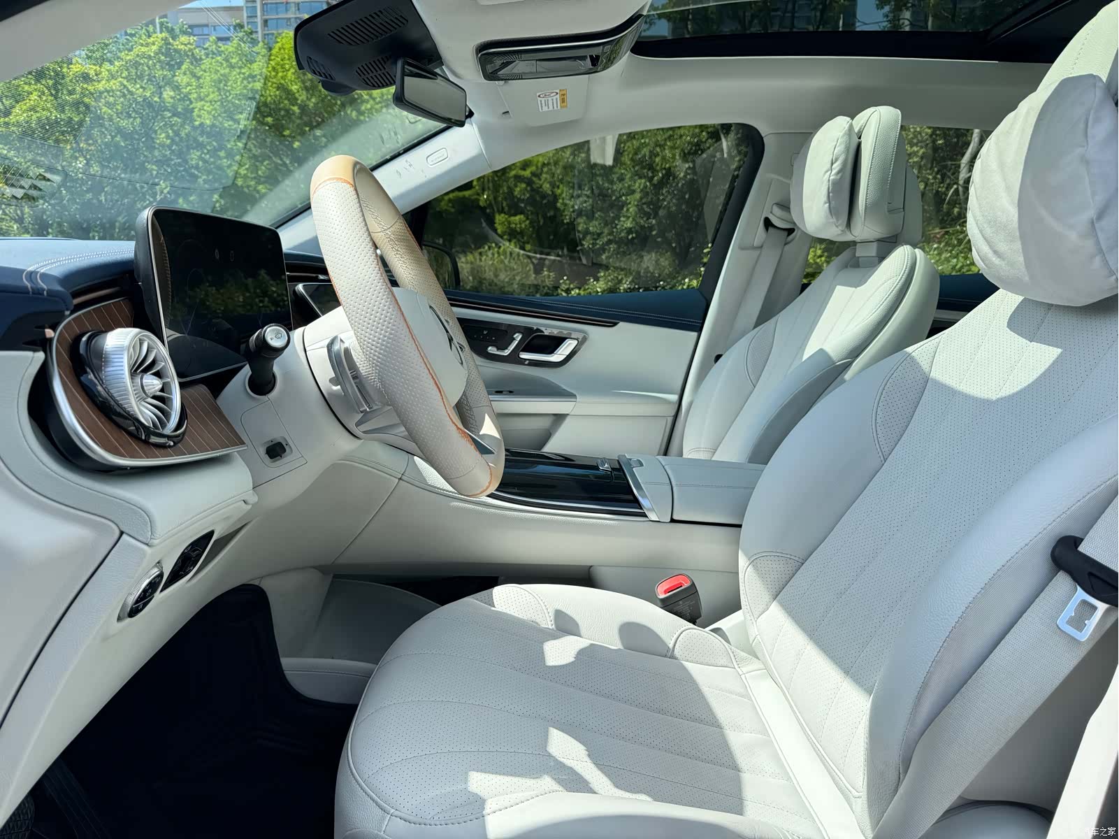 Mercedes-Benz EQE, 2023 все фото