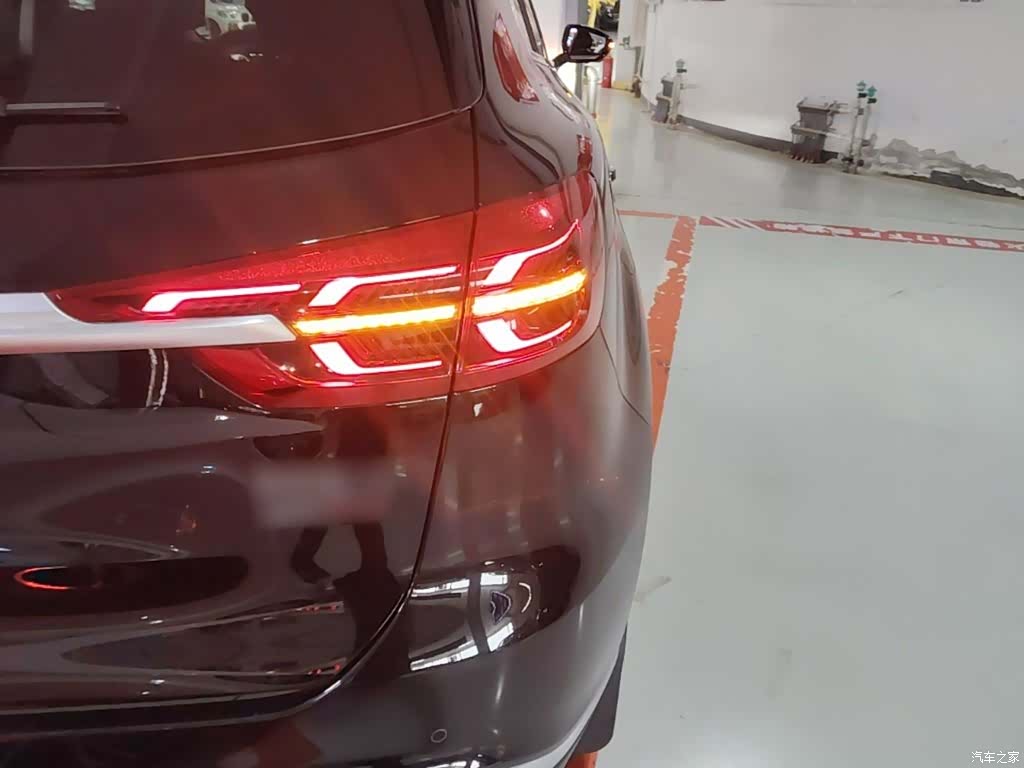 Hongqi HS5, 2021 8