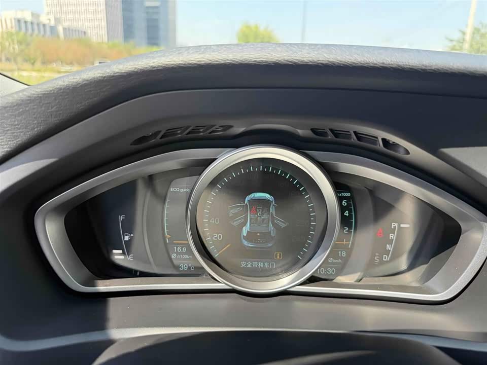Volvo V40