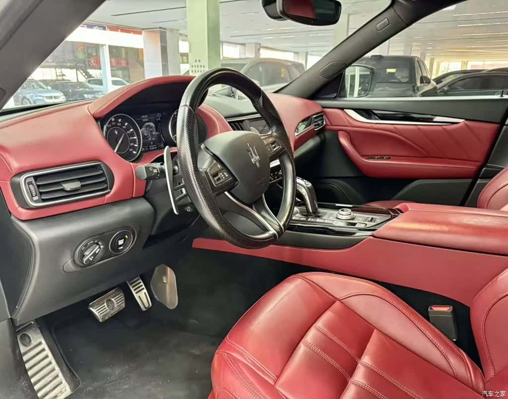 Maserati Levante, 2022 все фото
