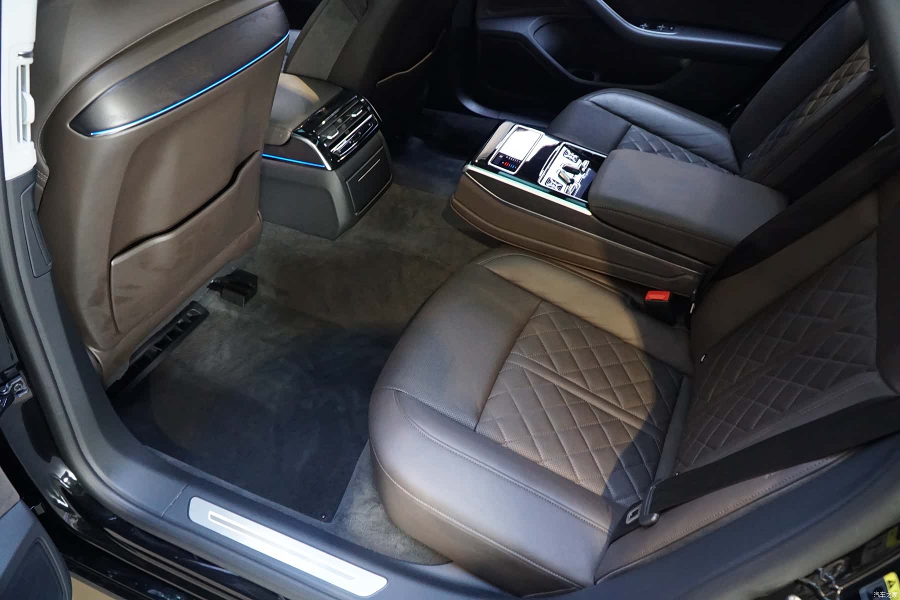 Audi A8L, 2022 все фото