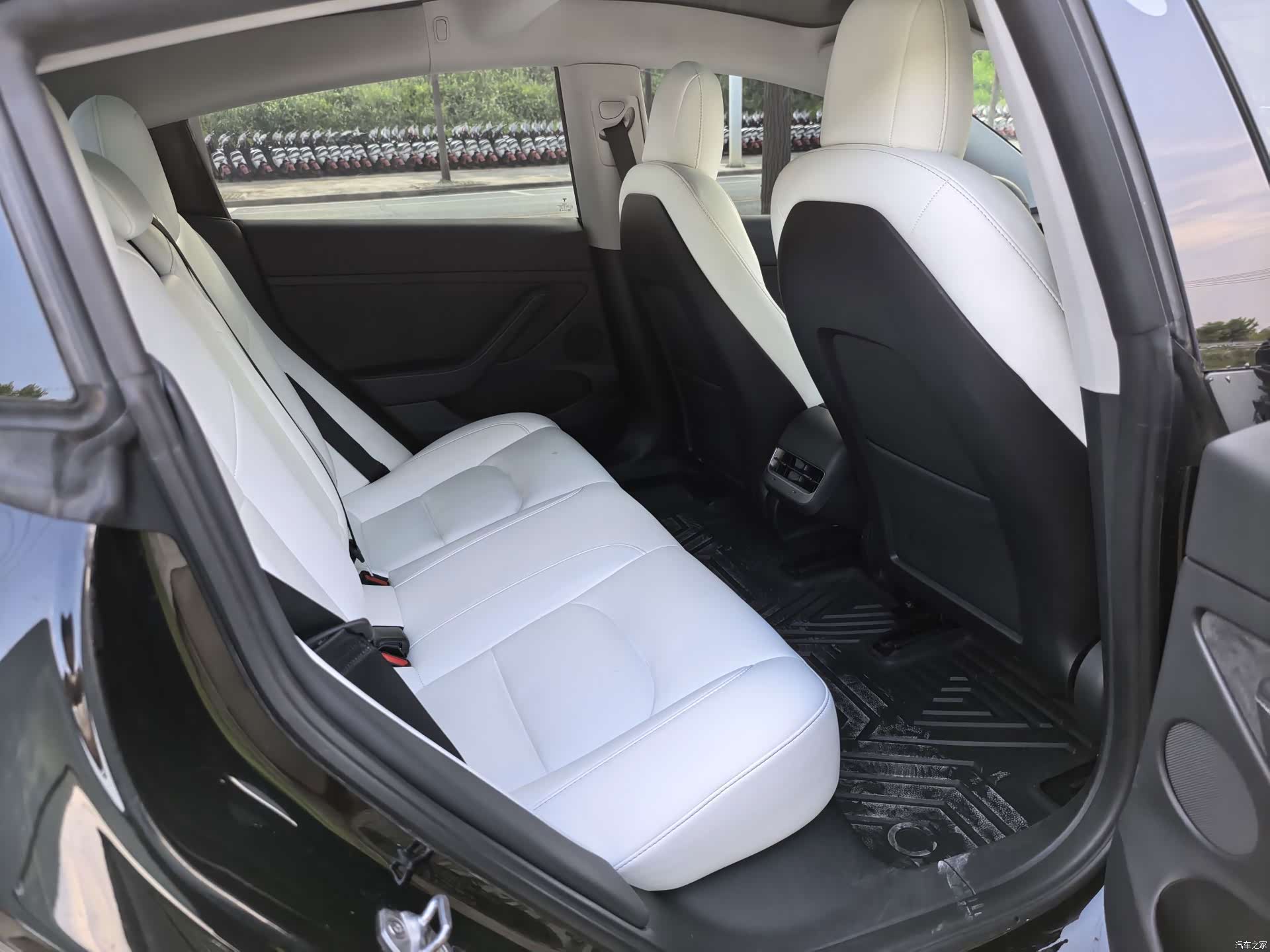 Tesla Model 3, 2022 4