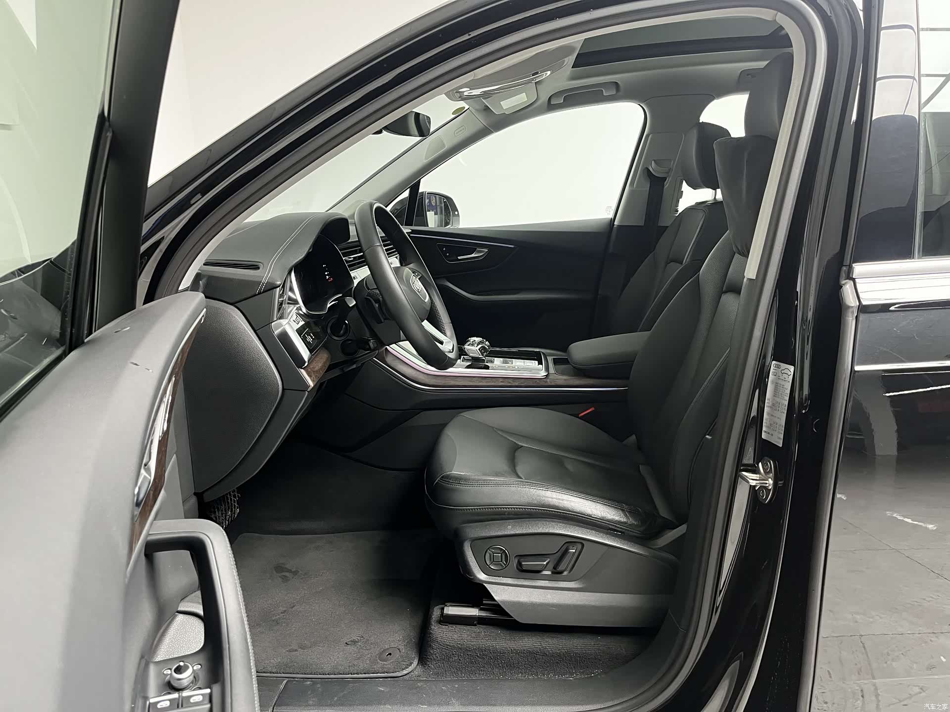 Audi Q7, 2023 10