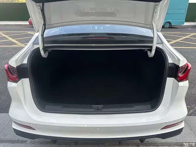 Roewe i5, 2025 13