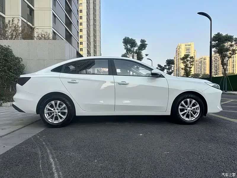 Roewe i5, 2025 4
