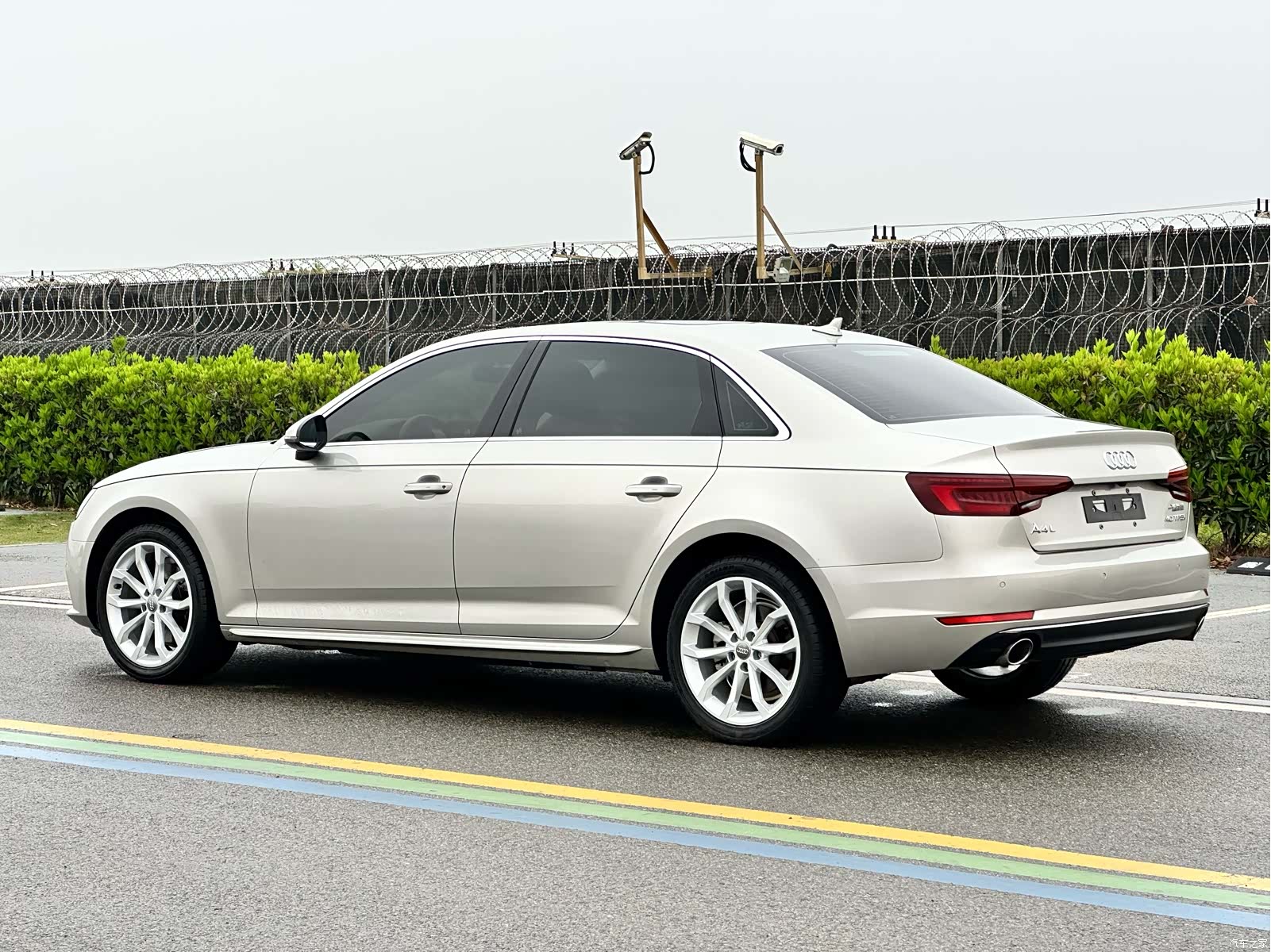 Audi A4L, 2018 все фото