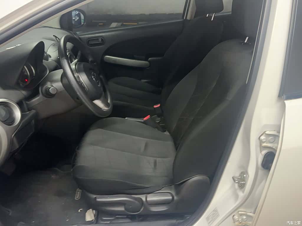 Mazda 2, 2014 13
