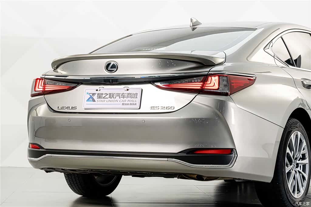 Lexus ES, 2024 7
