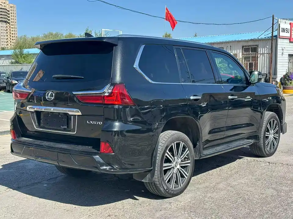 Lexus LX