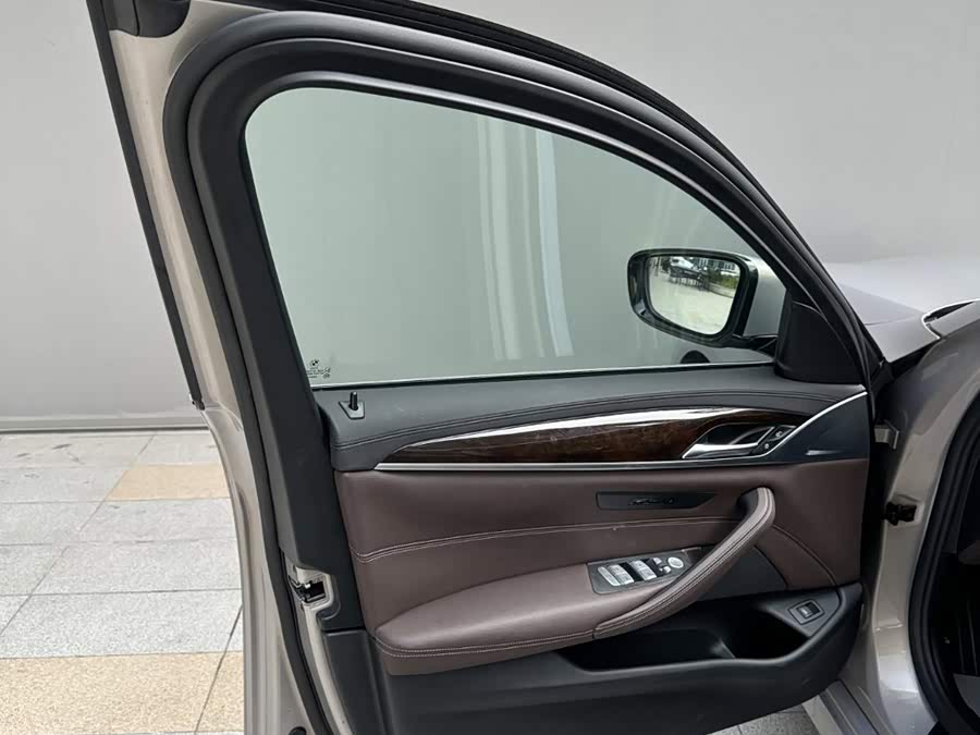 BMW 5 Series 2019, фото 12