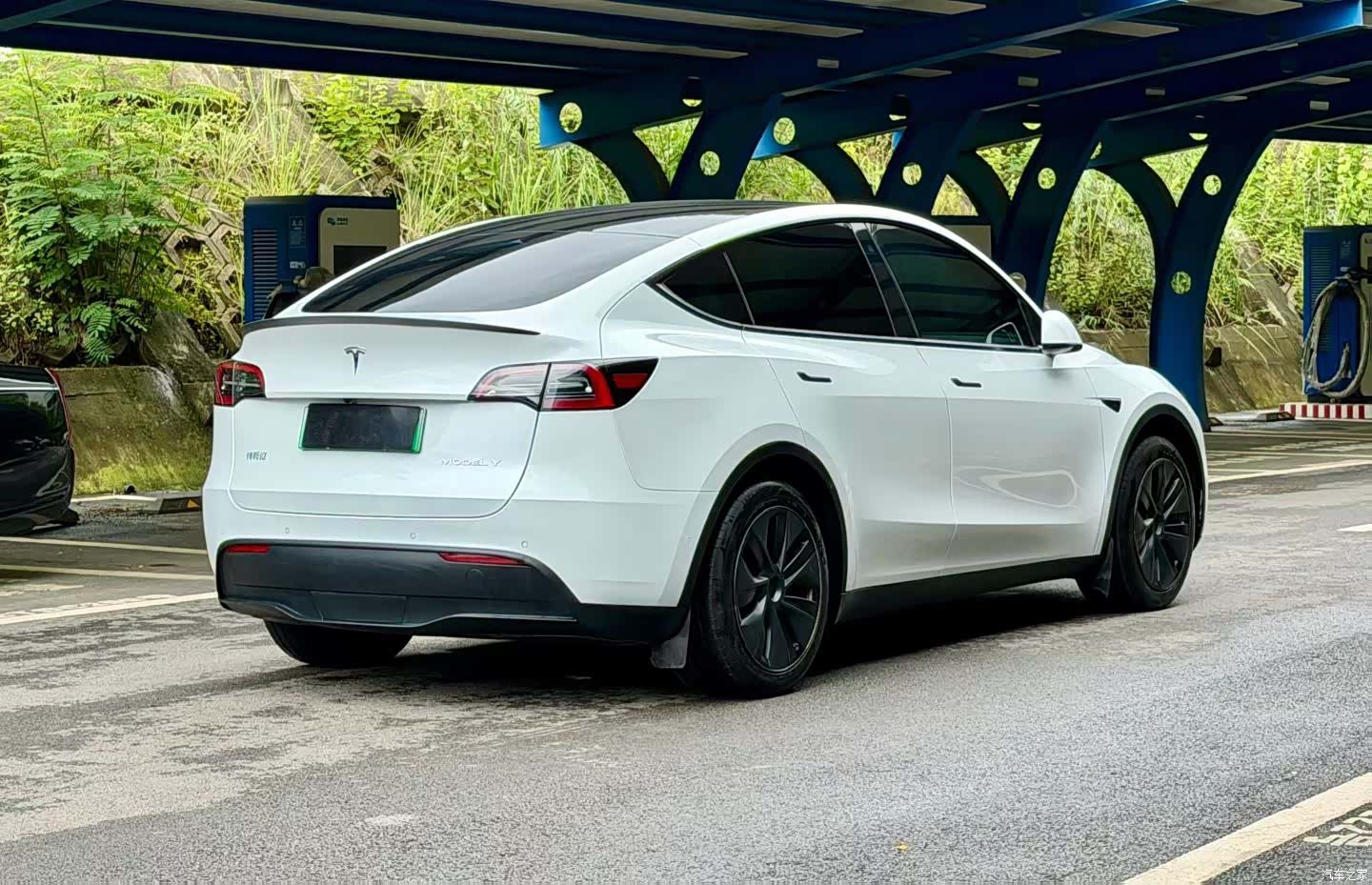 Tesla Model Y, 2023 4