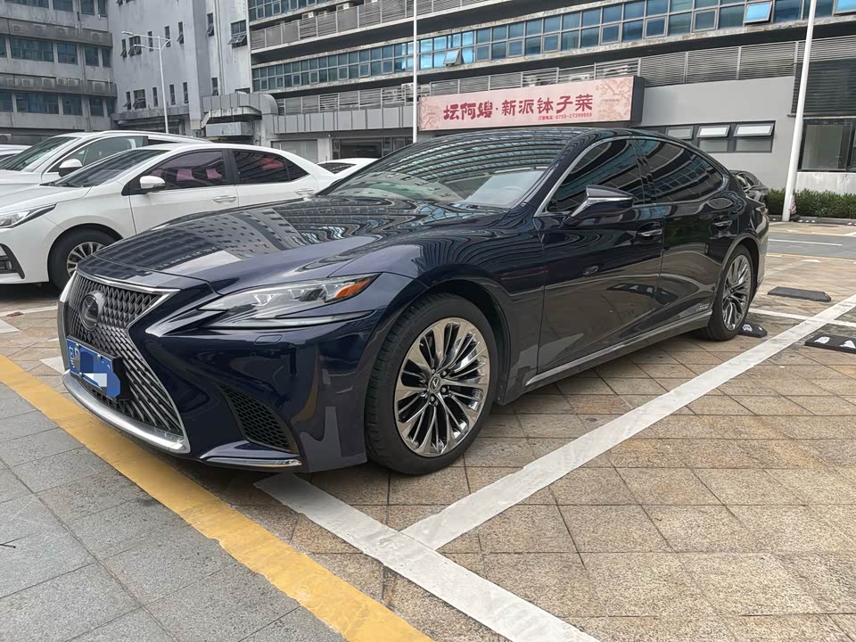 Lexus LS