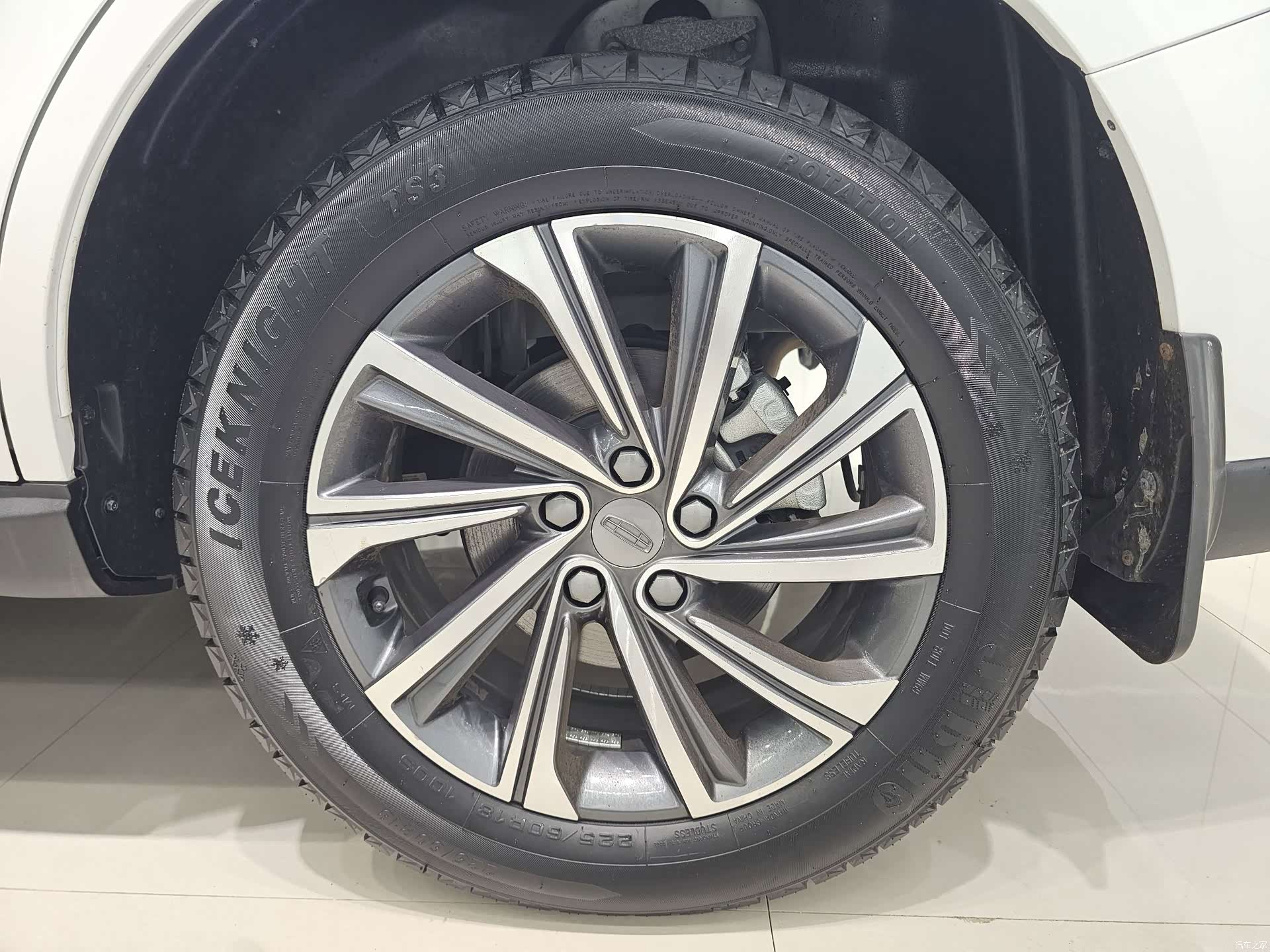 Geely X6, 2022 11