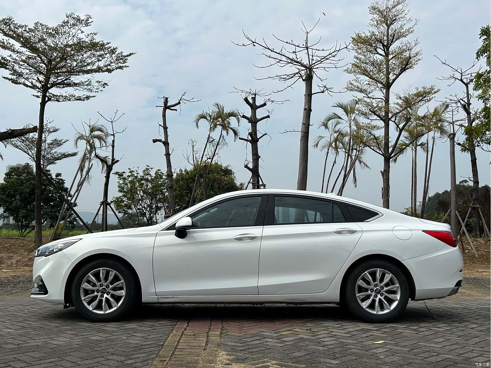 Hongqi H5, 2020 15