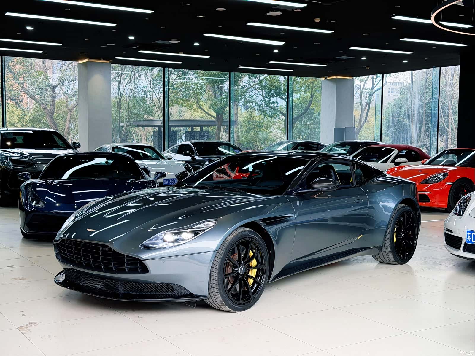 Aston Martin DB11