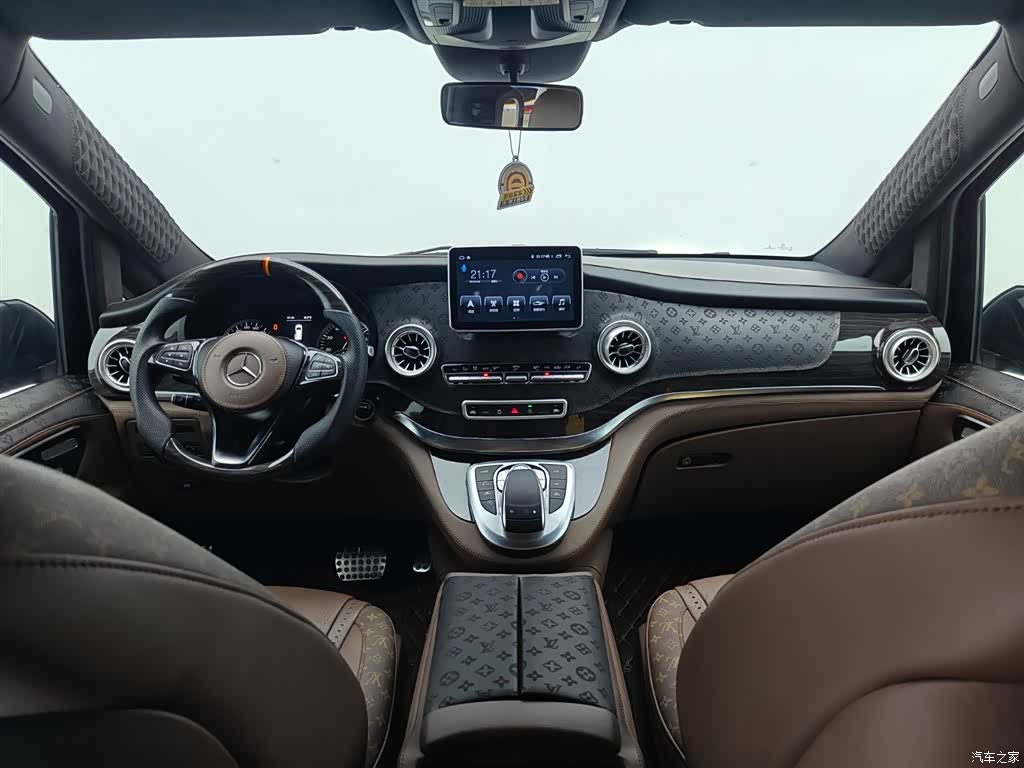 Mercedes-Benz VI, 2019 18