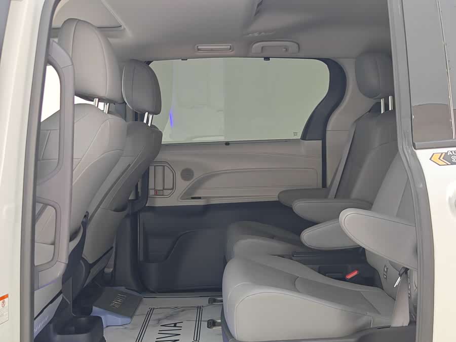 Toyota Granvia 2023, фото 8
