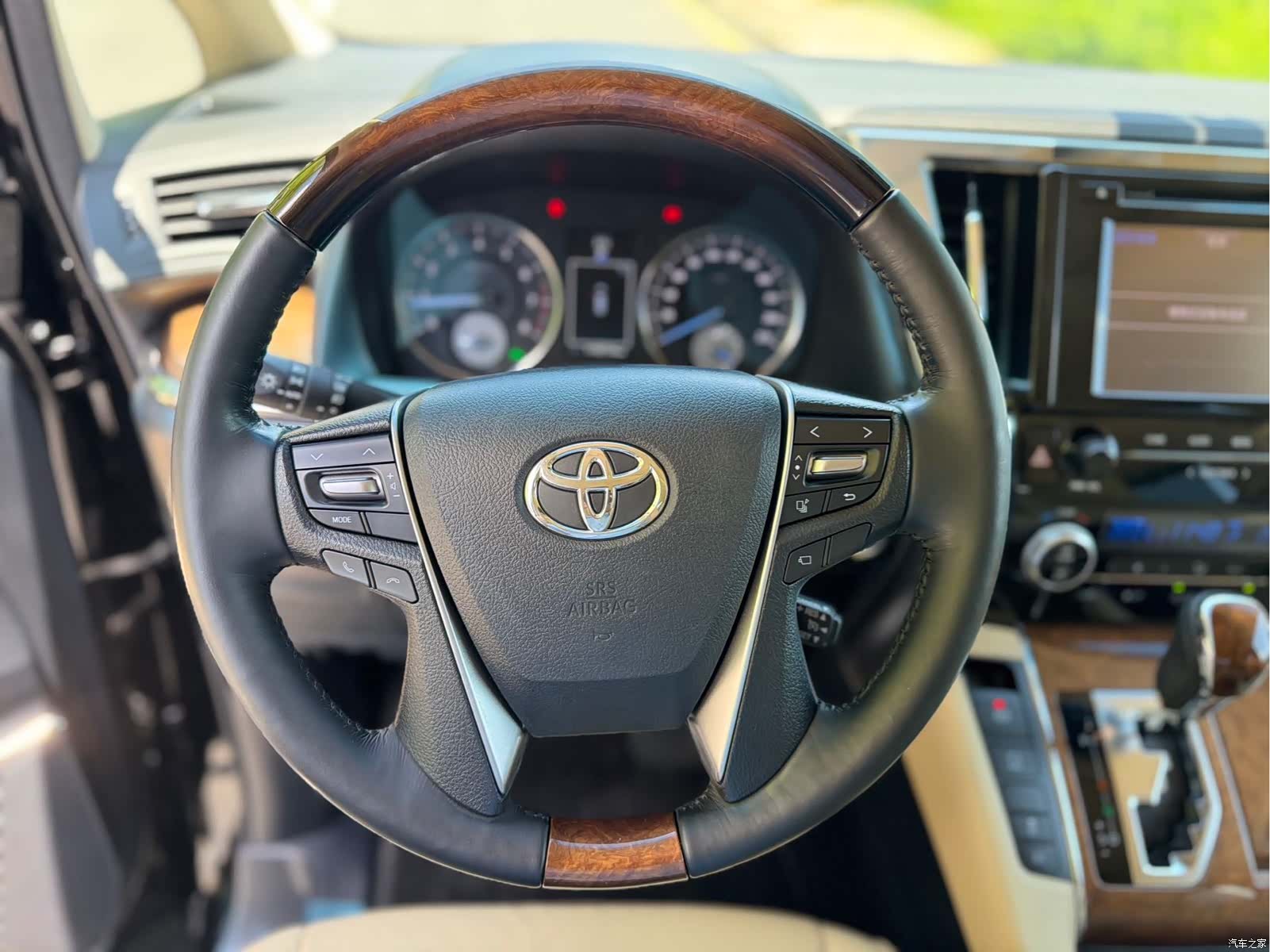 Toyota Alphard, 2018 9