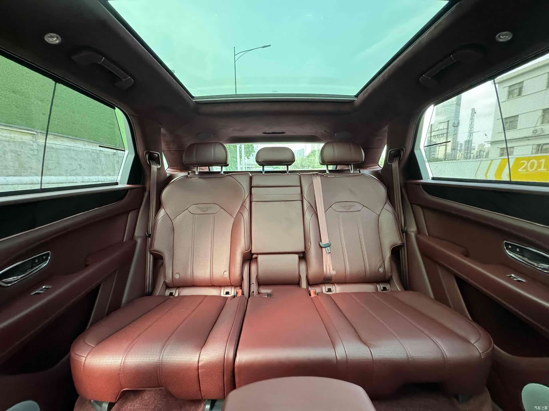 Bentley Bentayga, 2021 10