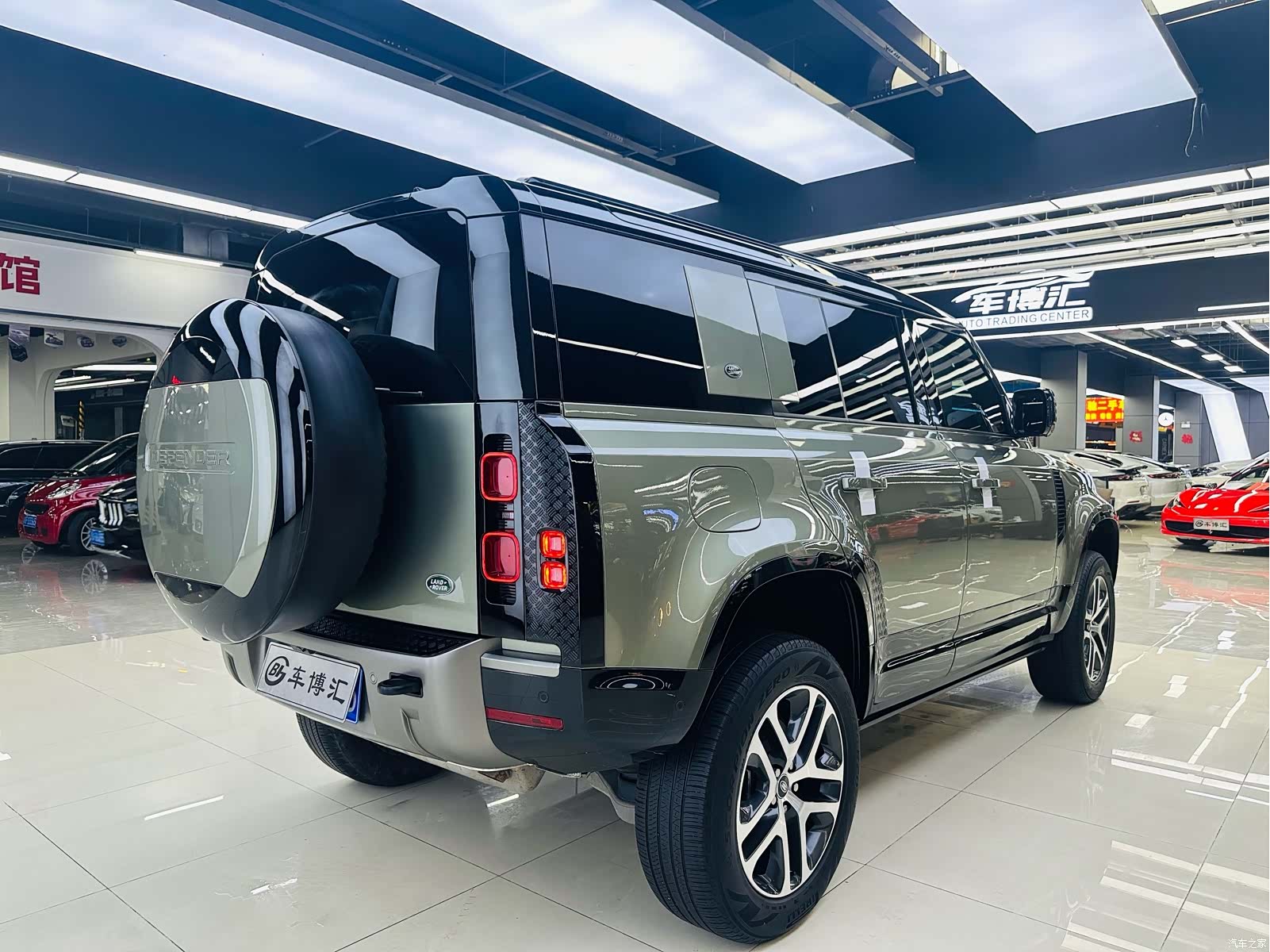 Land Rover Defender, 2023 6