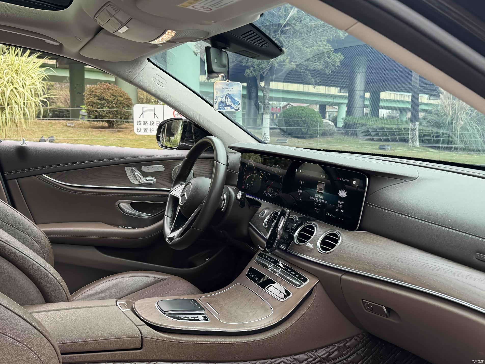 Mercedes-Benz E-Class, 2023 13