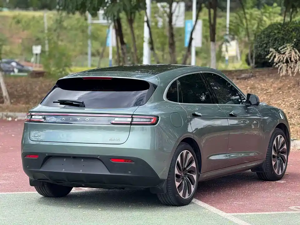 AITO Ask the world M5