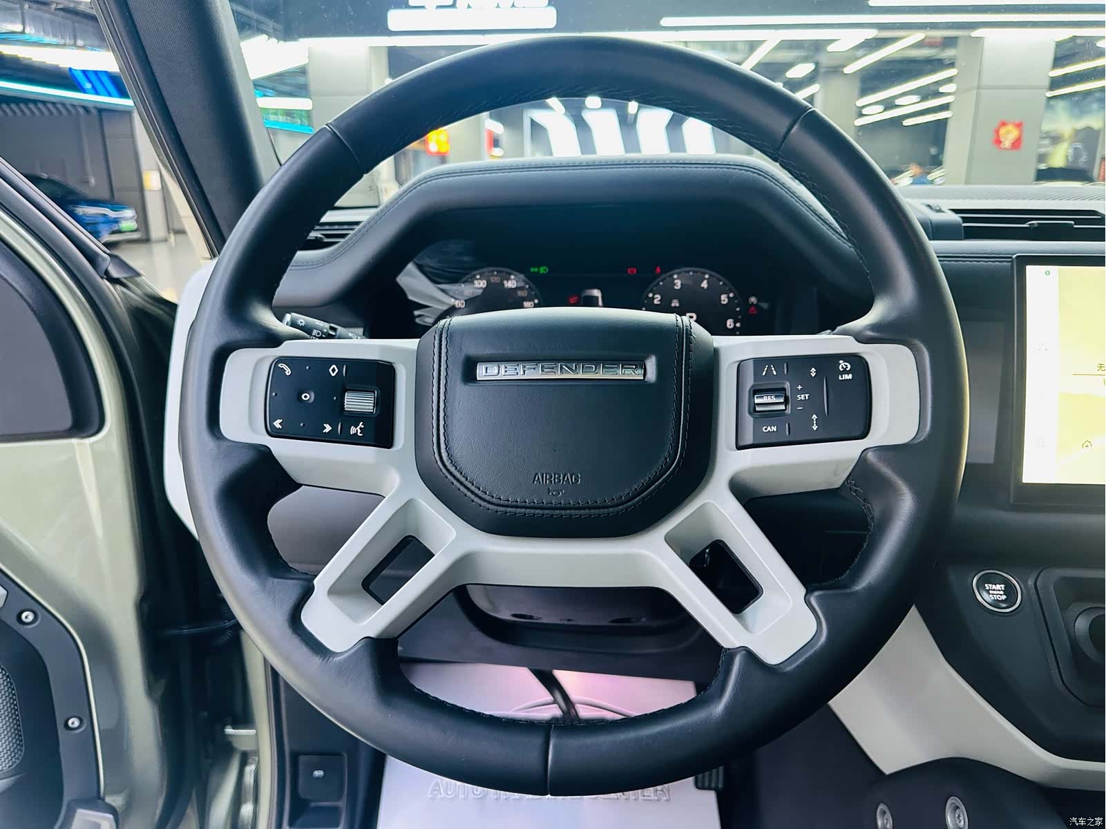 Land Rover Defender, 2023 15